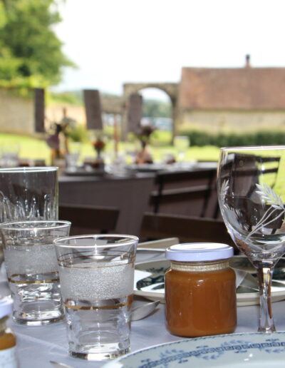 Décoration de table traditionnelle au manoir de Bellegarde